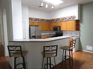 Building Photo - 742 N Ave Valiente