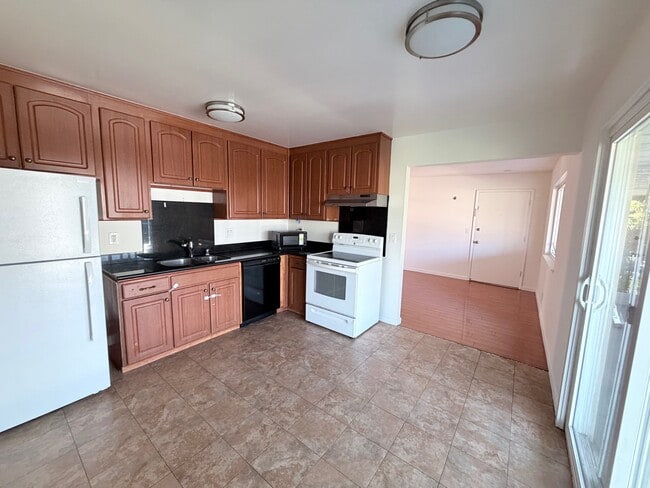 Building Photo - 879 Bing Dr