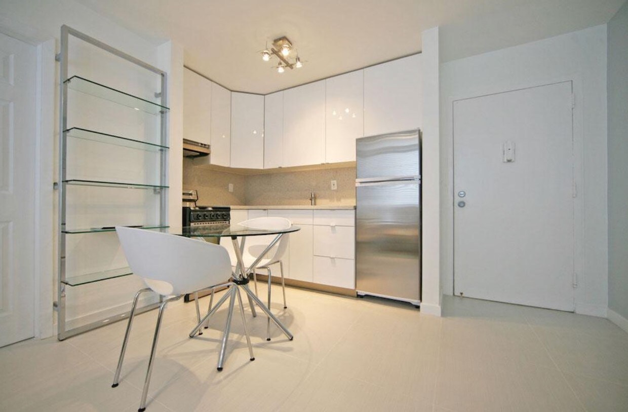 Primary Photo - 9540 Collins Ave