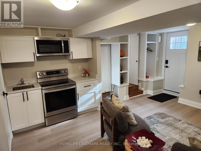 Building Photo - 452 D'Arcy St