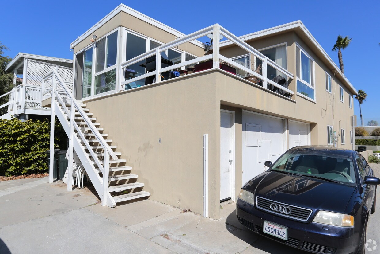 Building Photo - 7401 Seashore Dr