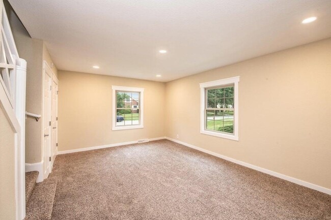 Building Photo - 5026 N Bay Ridge Ave