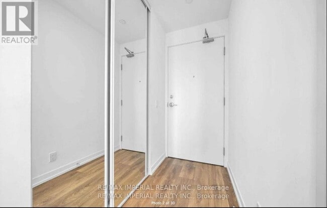 Photo du bâtiment - 5 Buttermill Ave.