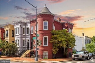 Building Photo - 320 6th St NE