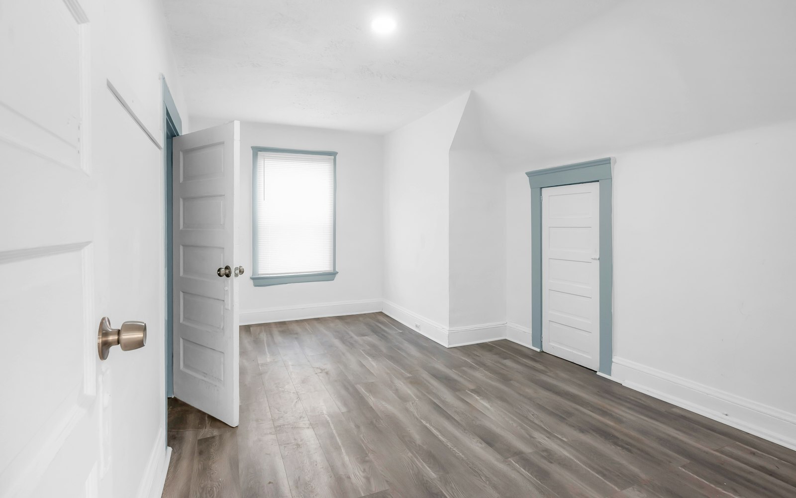 15322 Yorick Ave Cleveland, OH 44110 – photo 3
