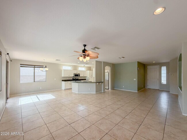 Building Photo - 203 W Cedar Dr