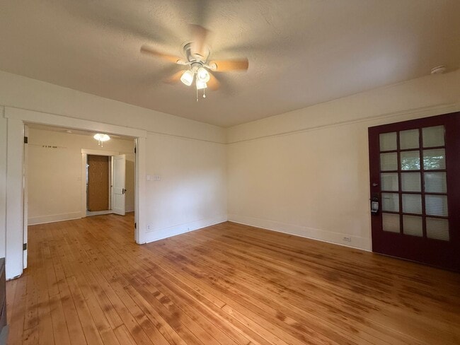 Building Photo - Charming, One bedroom duplex in Prime Ashland location | Available Now!
