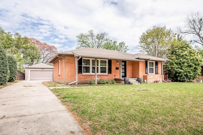 Photo - 570 Bondstone Dr House