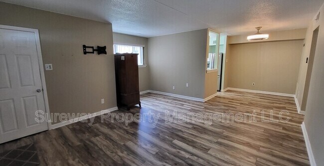 Building Photo - 5200 Hilltop Dr