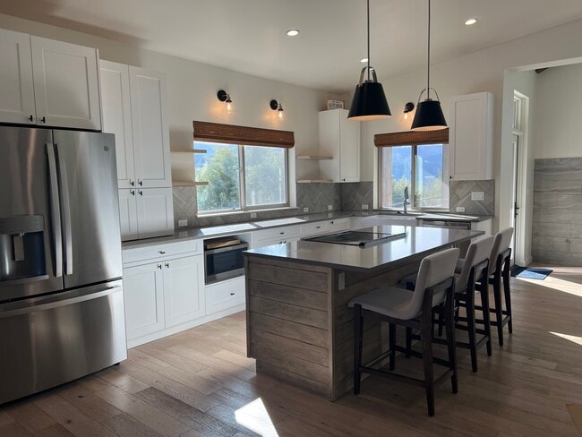 Building Photo - 408 Pinyon Mesa Dr