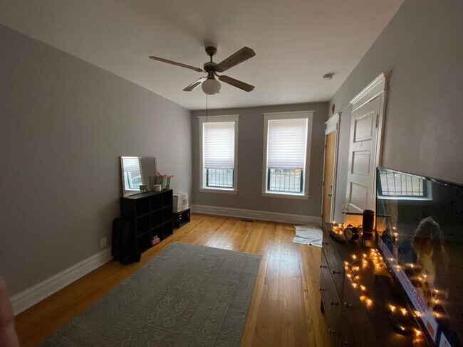 Foto del edificio - 2301 N Leavitt St