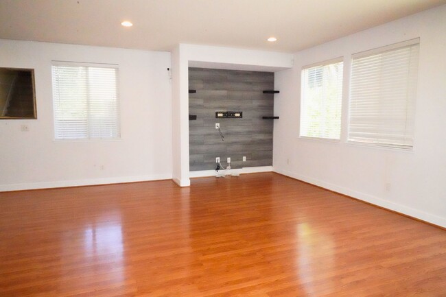 Foto del edificio - Beautiful 4 bed/ 3.5 bath in Natomas!