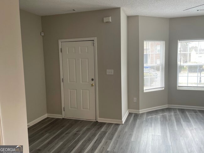 Building Photo - 8220 Oakley Cir