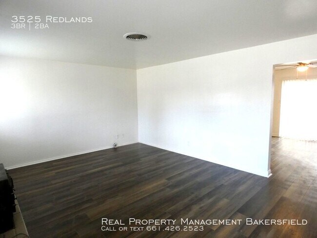 Building Photo - 3525 Redlands Dr - Zero Deposit, Ask us how!