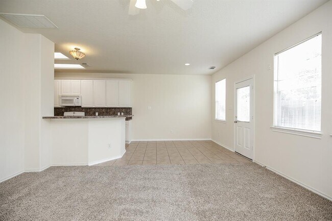 Building Photo - 25246 Finchgrove Ln