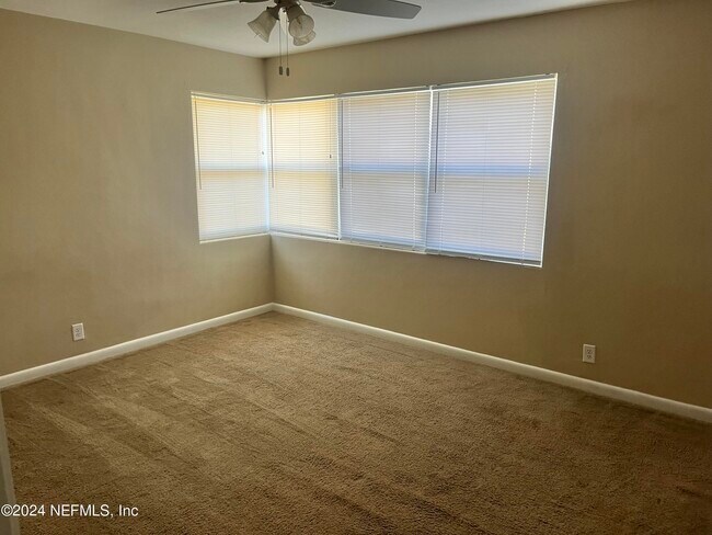 Building Photo - 6060 Mizzell Dr