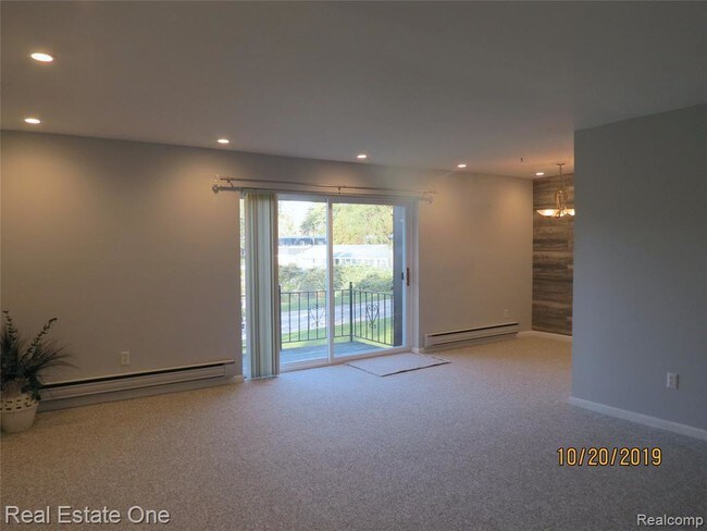 Foto del edificio - 1814 Colonial Village Way