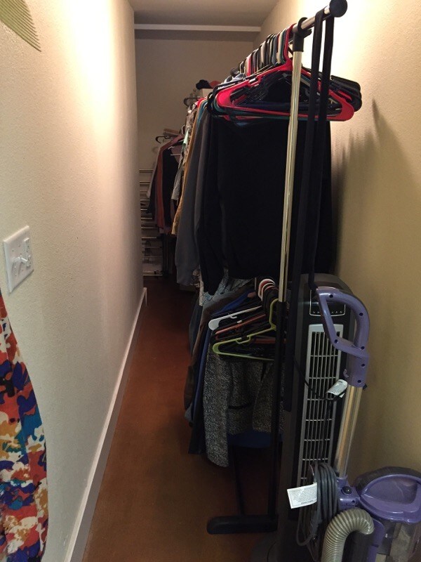 Building Photo - 206 Village Ln