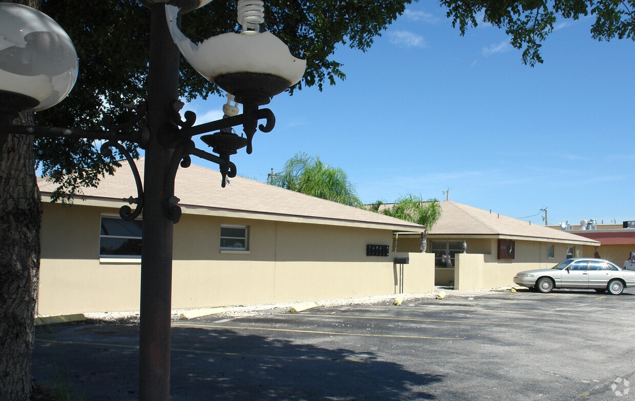 Primary Photo - 3318 S Del Prado Blvd