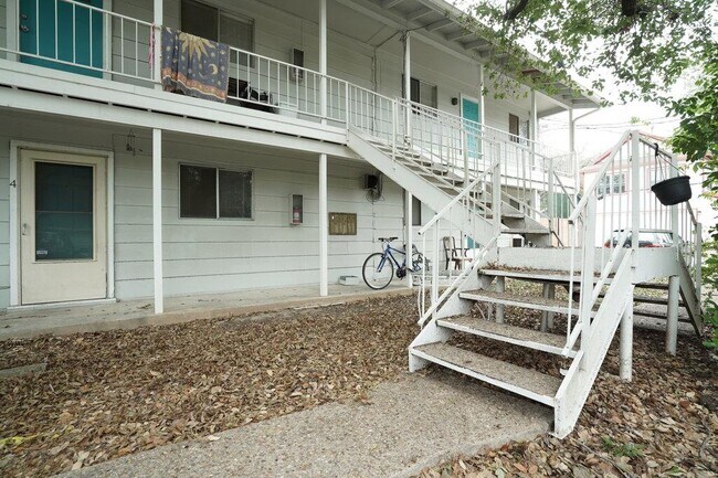 Foto del edificio - 3707 Tom Green St