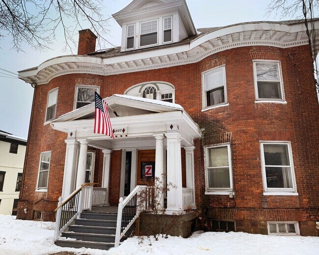 Foto del edificio - 207 S Union St