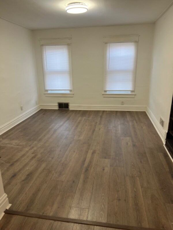 Foto del edificio - 457 S Des Plaines St