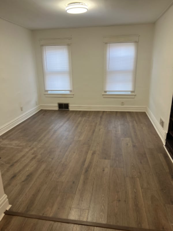 Building Photo - 457 S Des Plaines St