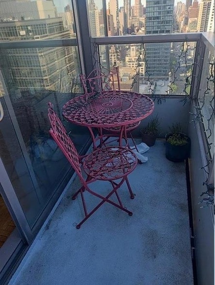 Foto del edificio - 250 E 54th St