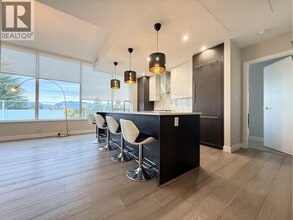 Building Photo - 677 W 41st Ave