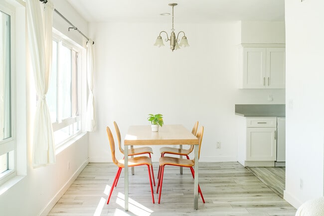 Building Photo - 10823 Camarillo St