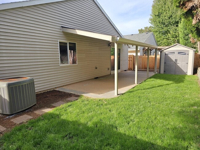 Building Photo - 21138 SW Houston Dr