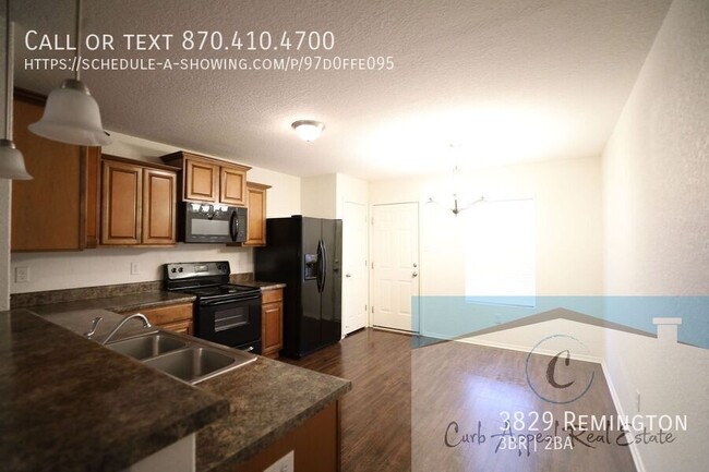 Building Photo - Move in special $800!! Beautiful 3 bed / 2...