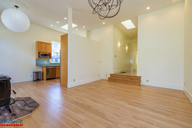 Foto del edificio - Charming Los Gatos Home | Desirable Location