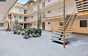 Building Photo - 1599 Hays St