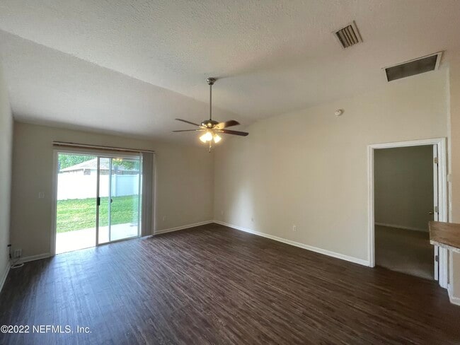 Building Photo - 2817 Cross Creek Dr