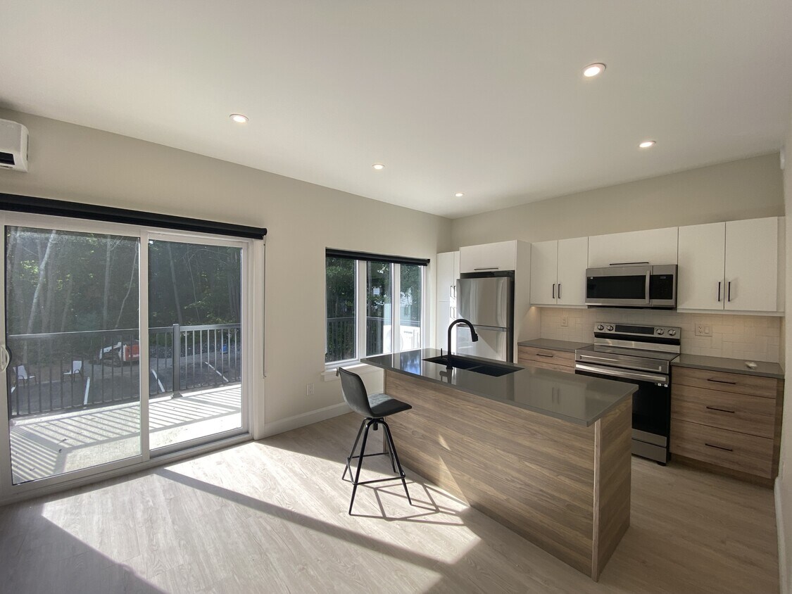 Photo principale - 180 Hillsborough Rd