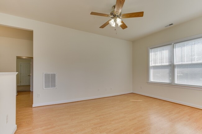 Building Photo - 955 Poquoson Ave