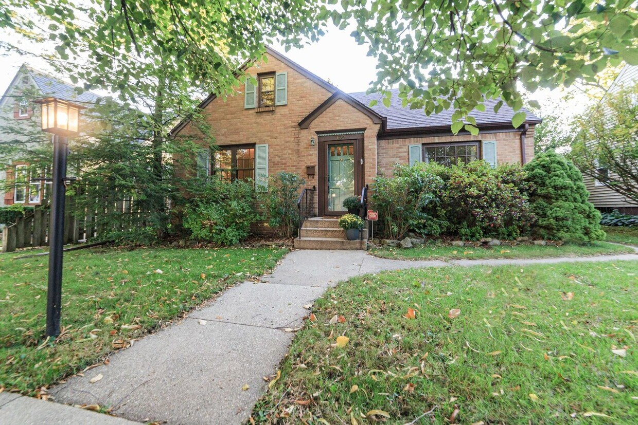 Primary Photo - 609 Dawson Ave
