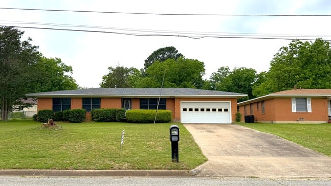 Building Photo - 1805 Waterloo Ave