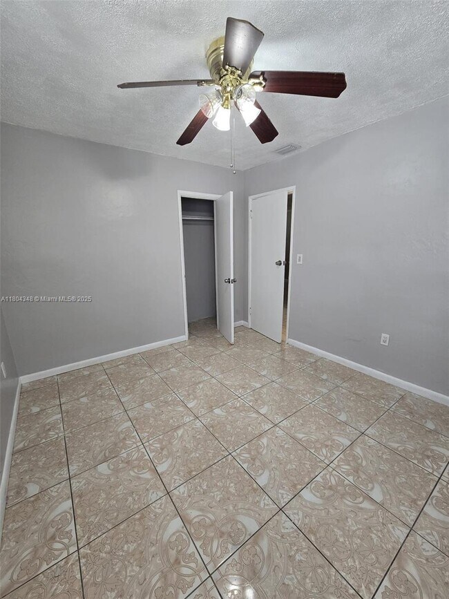 Foto del edificio - 480 NE 136th St