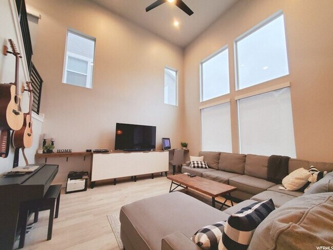 Foto del edificio - Beautiful 4 Bedroom Home, Bluffdale, 2827 sq ft,  Updated!