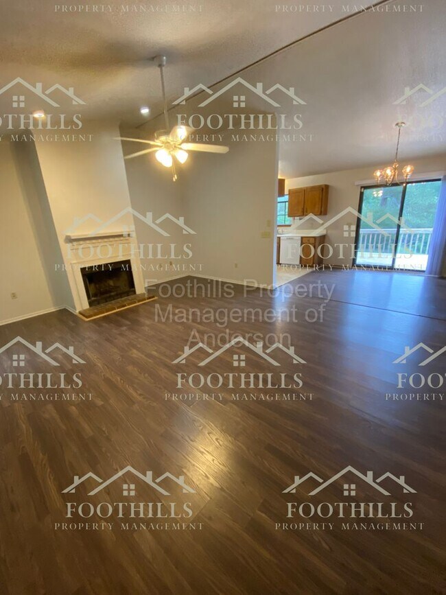 Building Photo - Inviting Retreat Close to Downtown: Firepl...