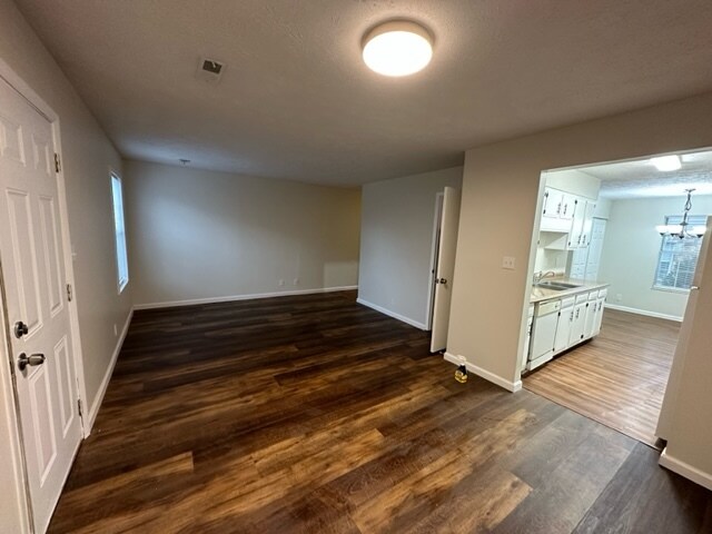 Foto del edificio - 9149 Cedarpark Ln NW