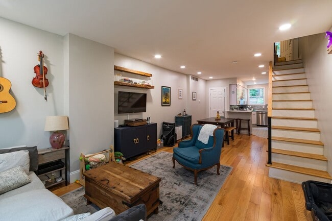 Two Bed East Kensington Townhouse - Two Bed East Kensington Townhouse