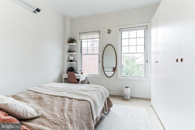 Building Photo - 1108 Pine St