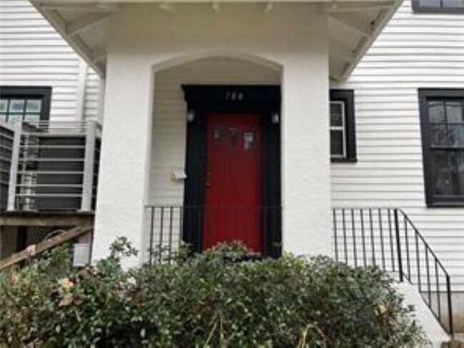 Foto del edificio - 700 Florida Blvd