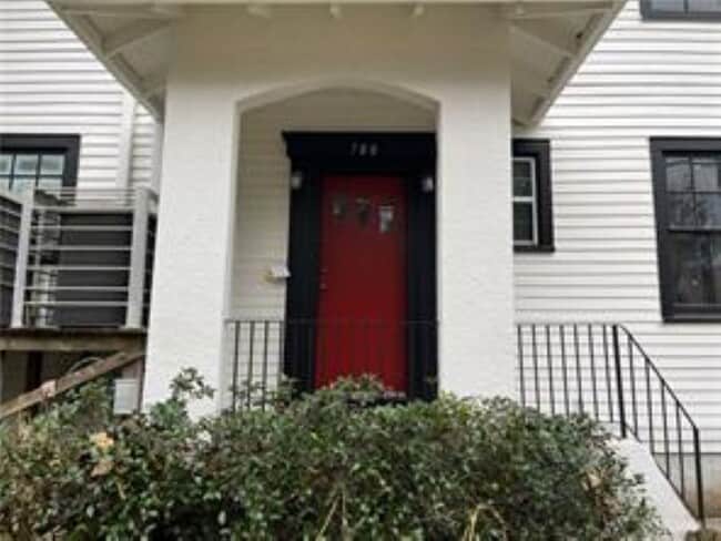 Entrance - 700 Florida Blvd