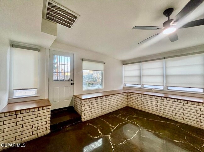 Foto del edificio - 1203 Madeline Dr