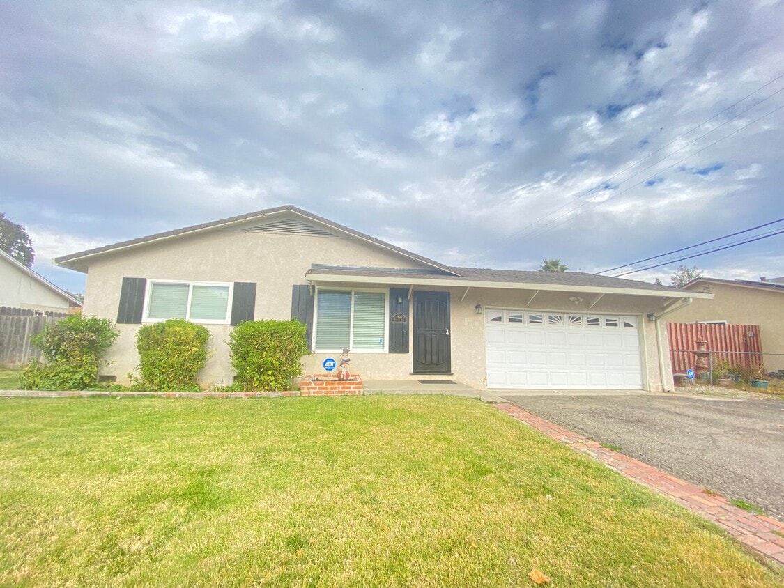 Primary Photo - Spacious 4 Bedroom Home in Morada
