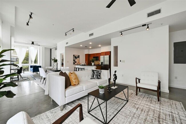 Foto del edificio - 2124 E 6th St